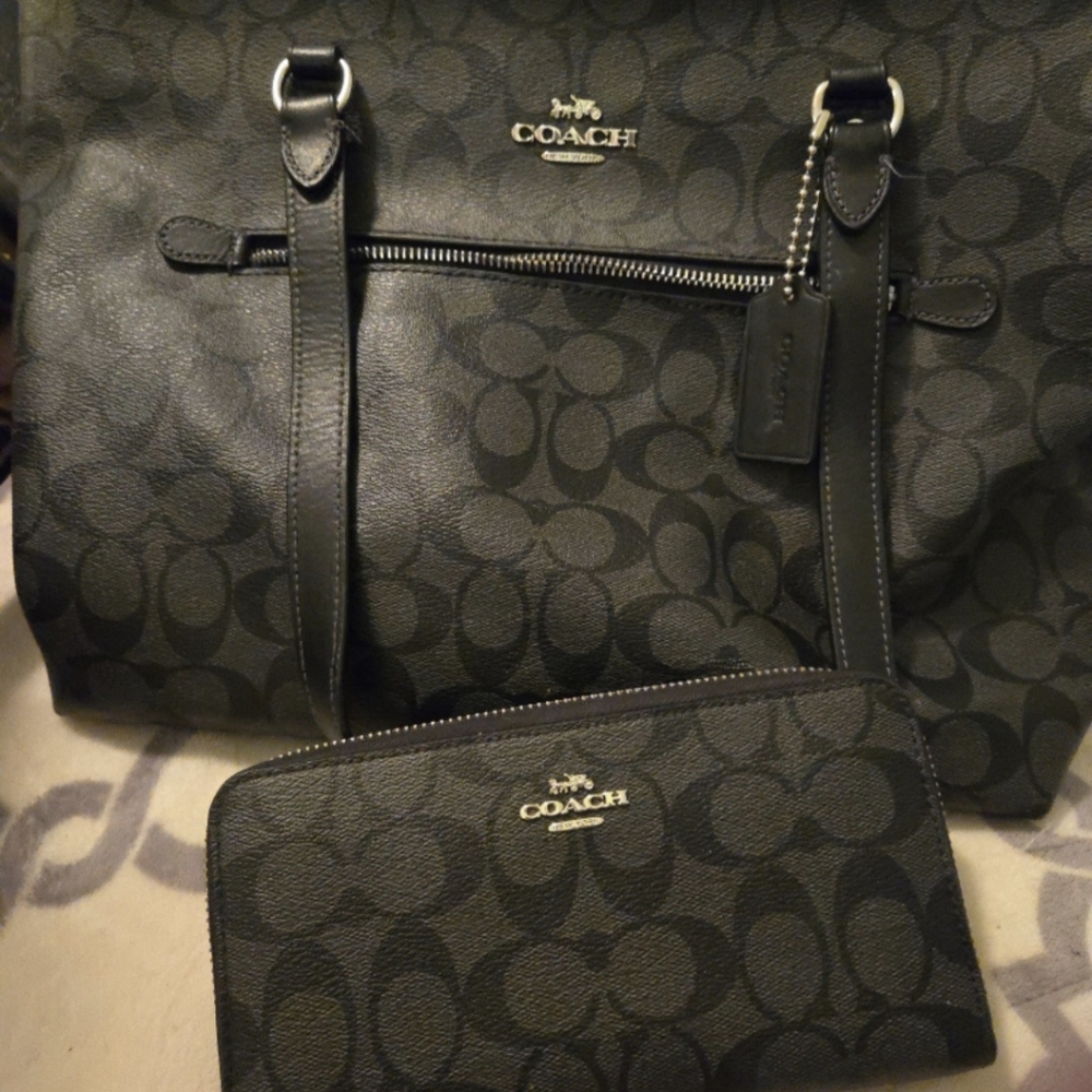 Coach set - Picture 1 of 3